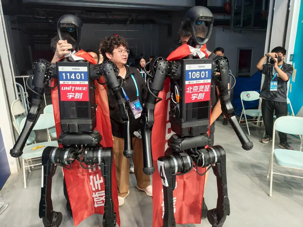 盘配资 首战告捷，宇树机器人H1包揽1500米决赛金牌铜牌 | 2025世界人形机器人运动会进行时