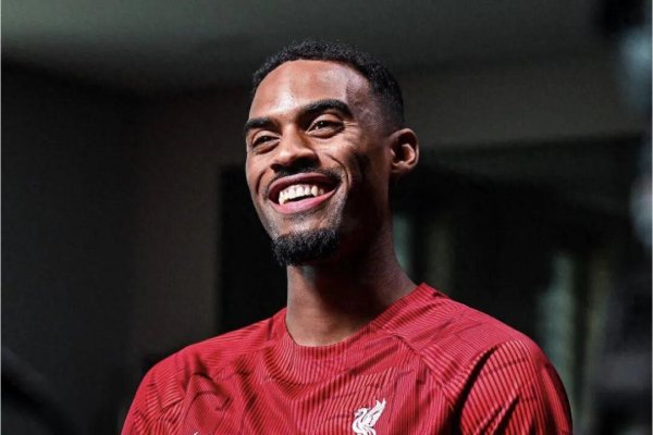 龙辉配资 人物 | 差点被俱乐部卖出的他，如今成了英超冠军主力